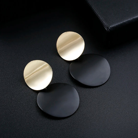 Shell circular earrings